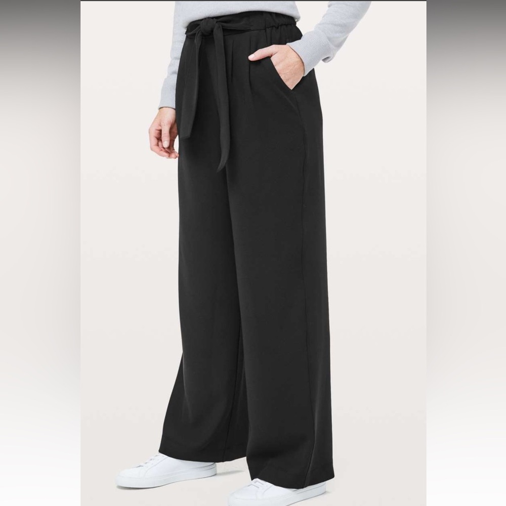 Lululemon Noir Pant *Woven Size 8